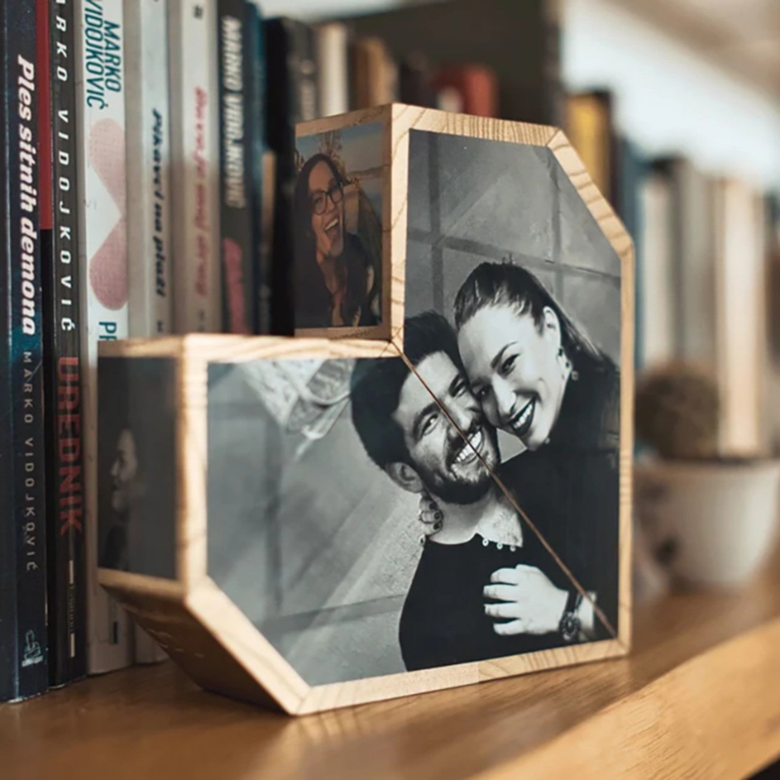 Customized wooden heart-shaped photo cube, personalized photo album with ten photos
