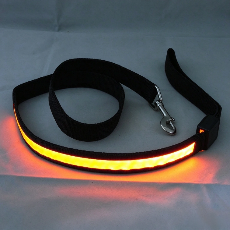 USB rechargeable LED dog leash, a safety light for night walking dog chain, suitable for all sizes of pets