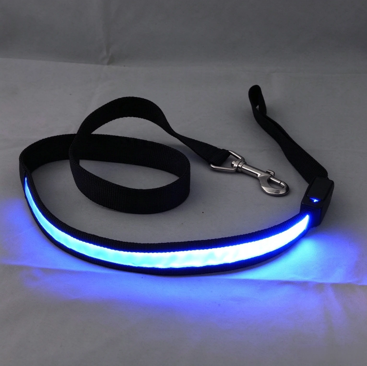USB rechargeable LED dog leash, a safety light for night walking dog chain, suitable for all sizes of pets