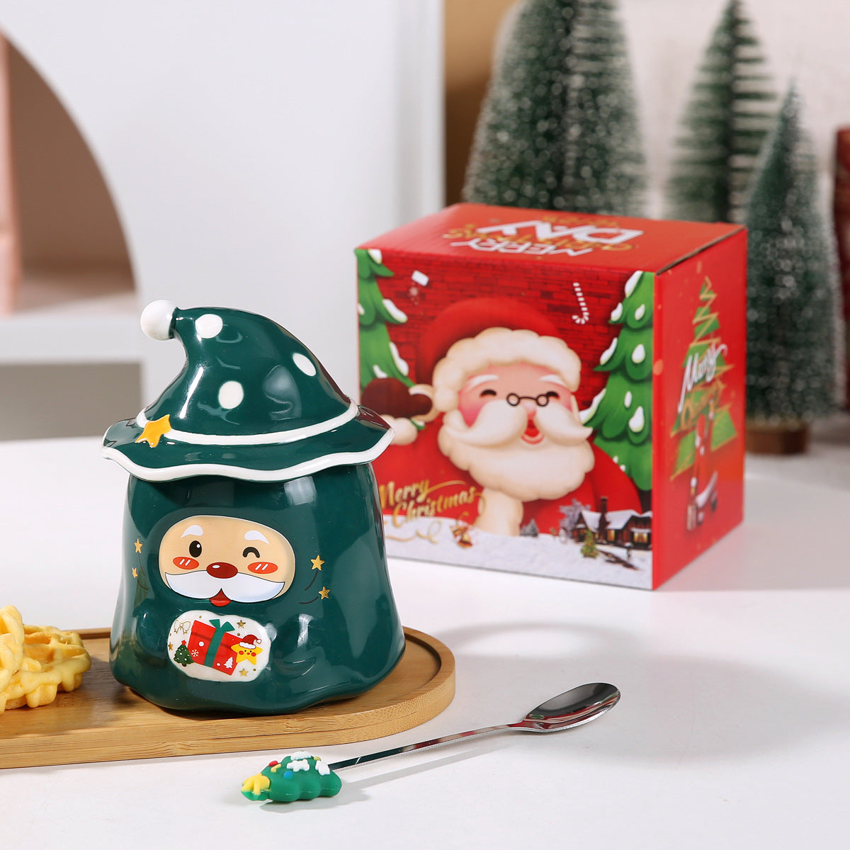 Santa Claus mug gift set - Includes a Christmas hat lid and tree-shaped spoon, with a gift box with a bag (3-piece set)