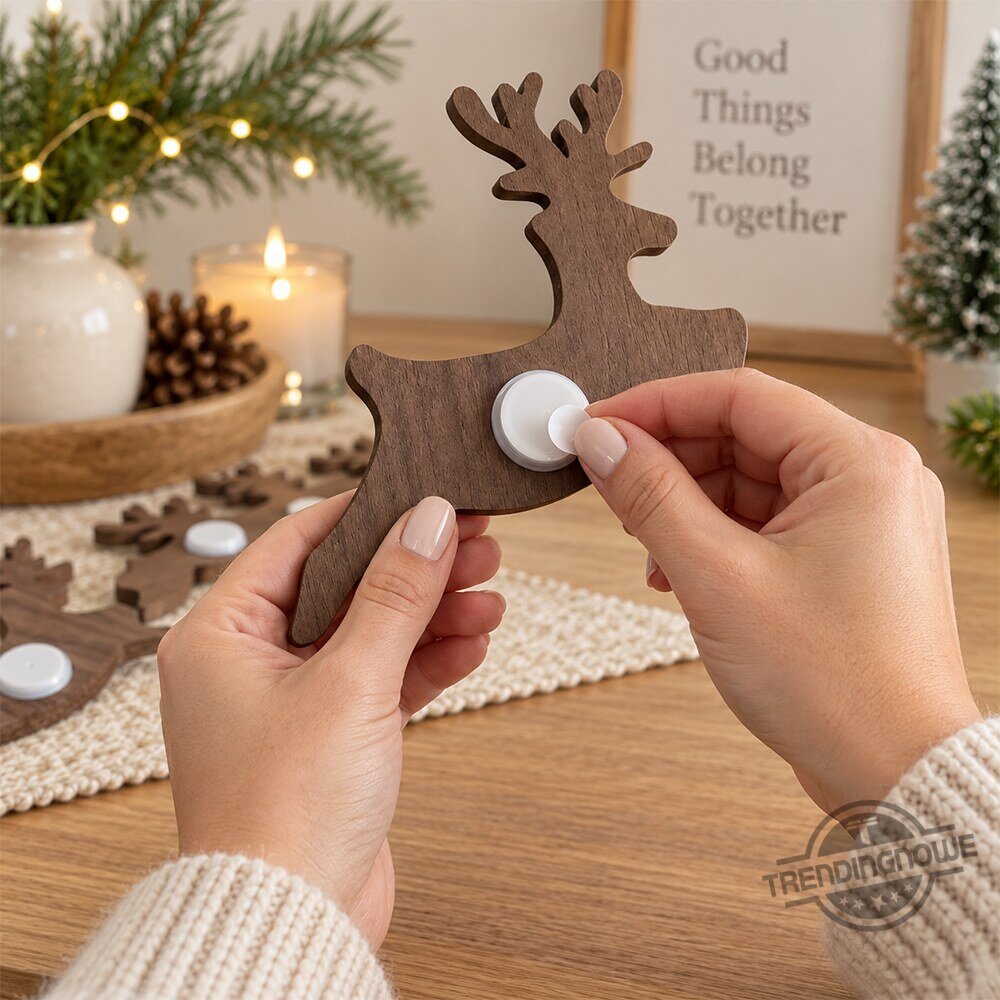 Lighted Reindeer Christmas Wall Decor - product photo 3